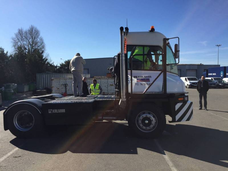 Location de tracteur de parc à Lyon conçus pour tracter tous types de charges 